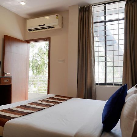 Hotel Suryodaya 우자인 외부 사진