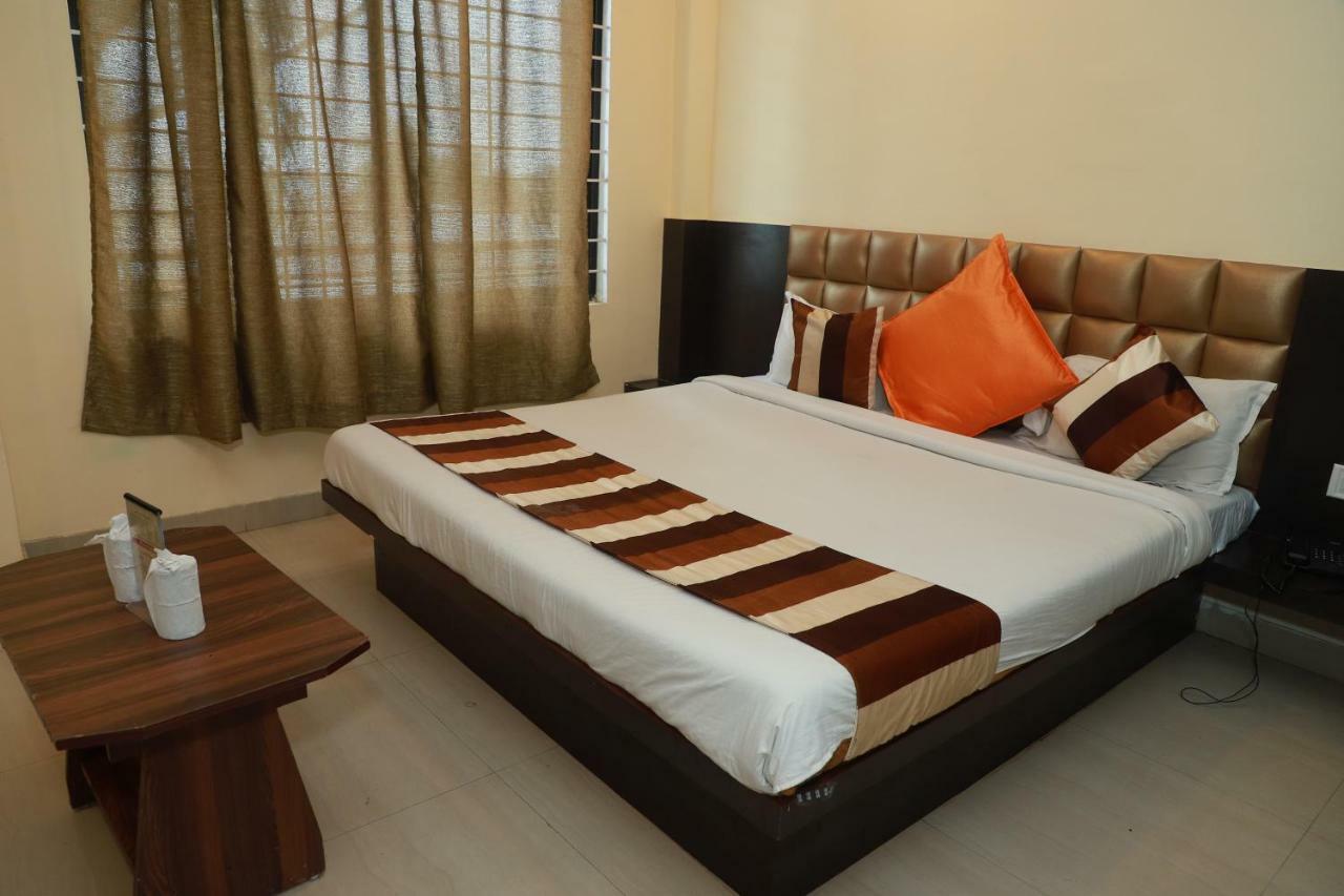 Hotel Suryodaya 우자인 외부 사진
