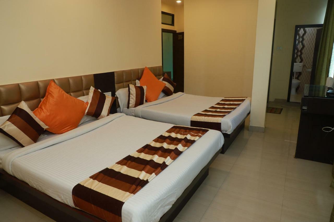 Hotel Suryodaya 우자인 외부 사진
