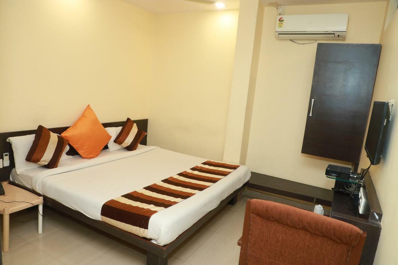Hotel Suryodaya 우자인 외부 사진