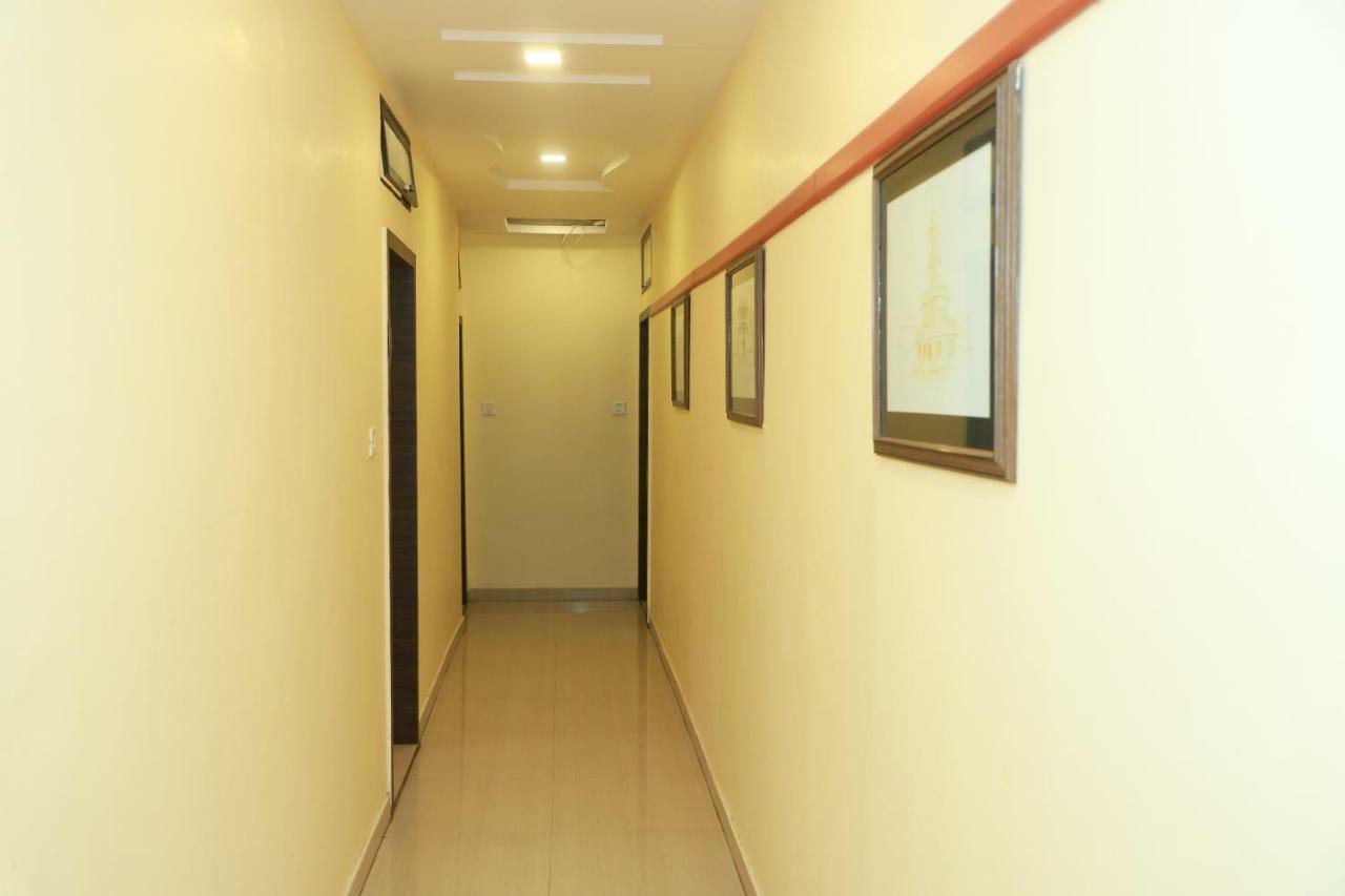 Hotel Suryodaya 우자인 외부 사진